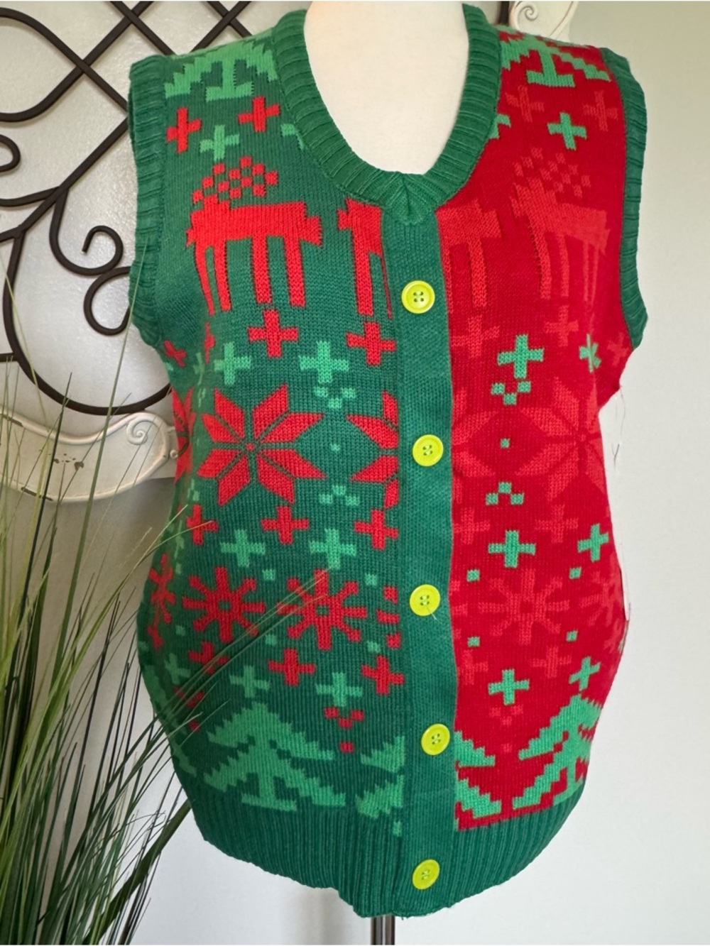 NWT Size Medium Women’s or Men’s Christmas Vest